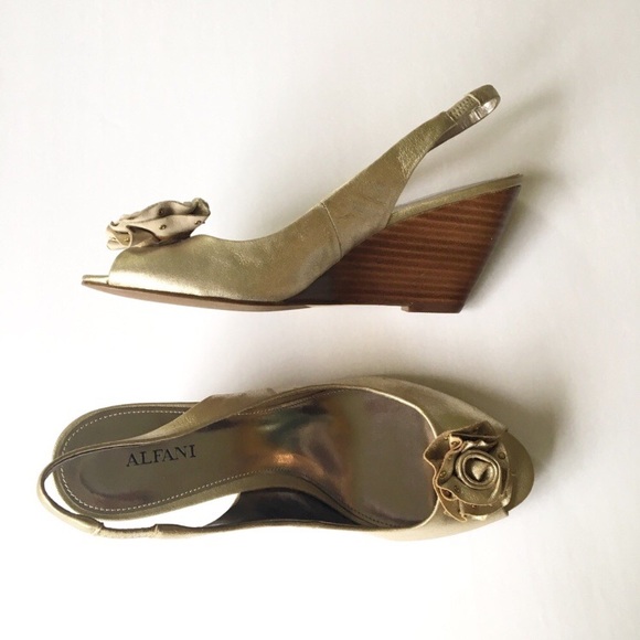 Alfani Sandals Back Strap Leather In Gold Size 7 - Picture 4 of 6